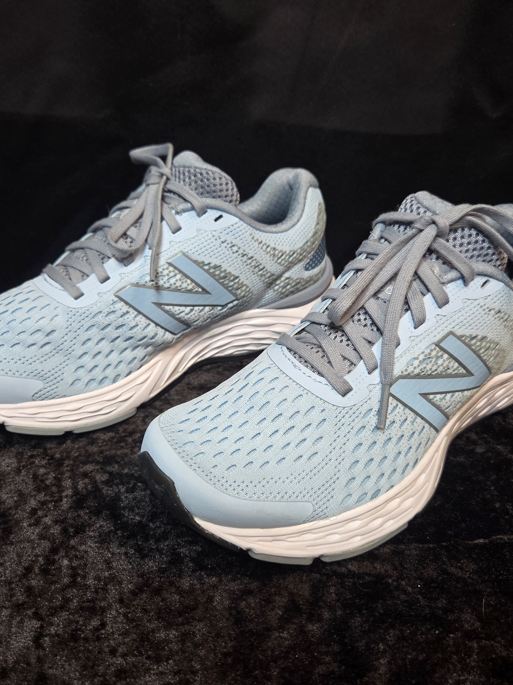 New Balance Womens Size 9.5 Blue Running Shoes Sneakers 680 V6 W680LA6